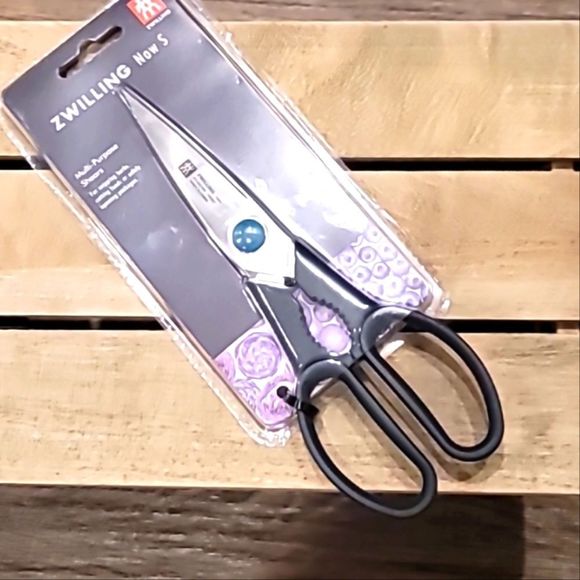 Zwilling Now S Multi-Purpose Shears- Blueberry Blue - Picture 6 of 6